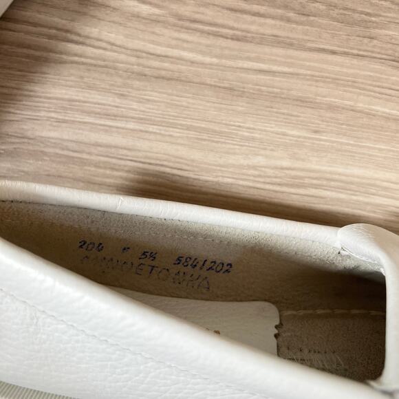 Minnetonka White Leather Women's Moccasin Size 5.5 - Picture 9 of 15